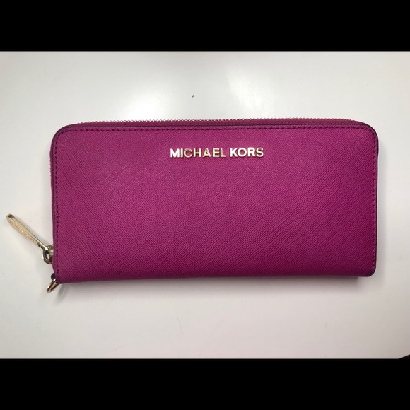 Handbags - Michael kors wallet!!🌸🌸👝